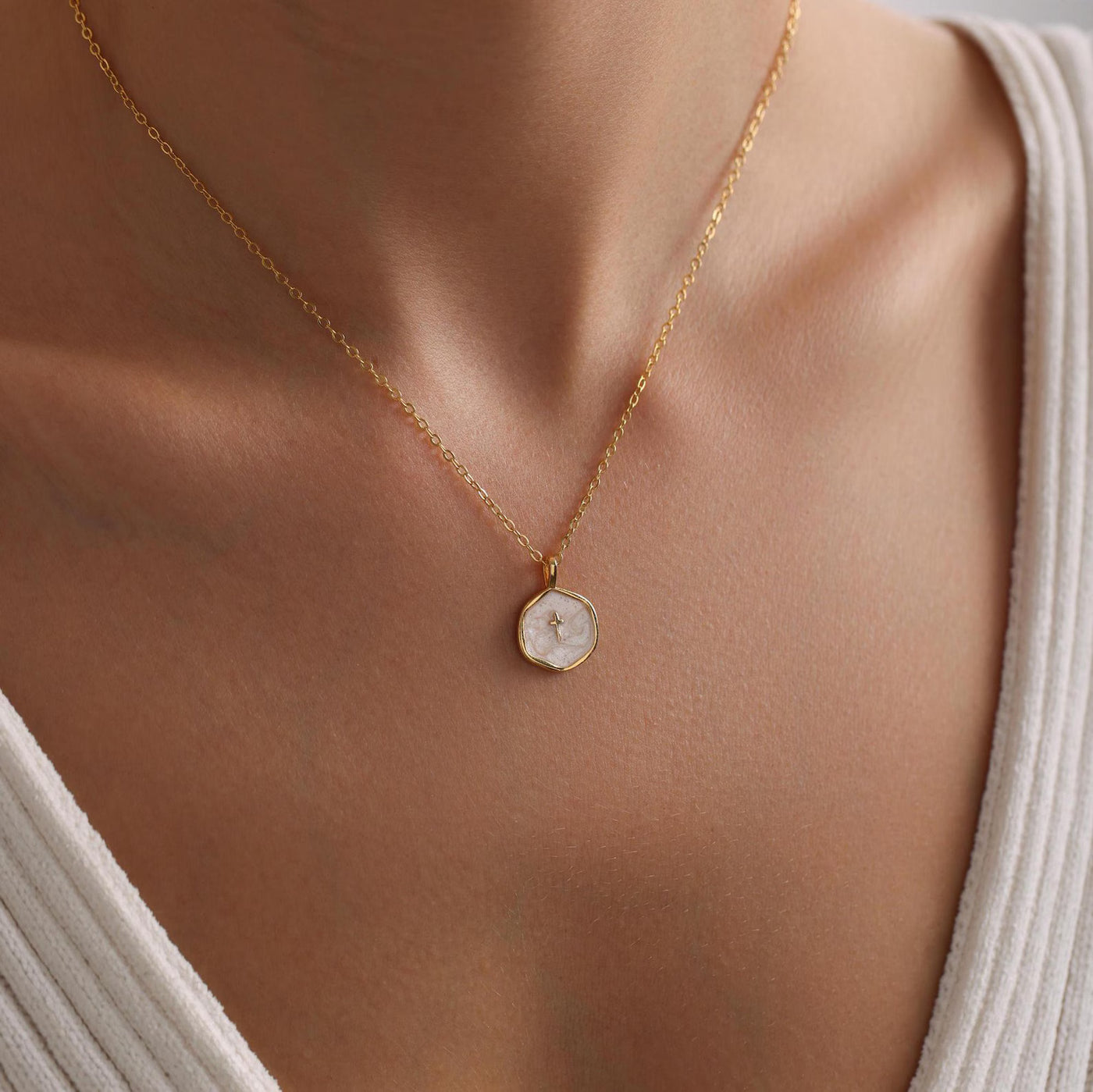 Vacker Cross Necklace